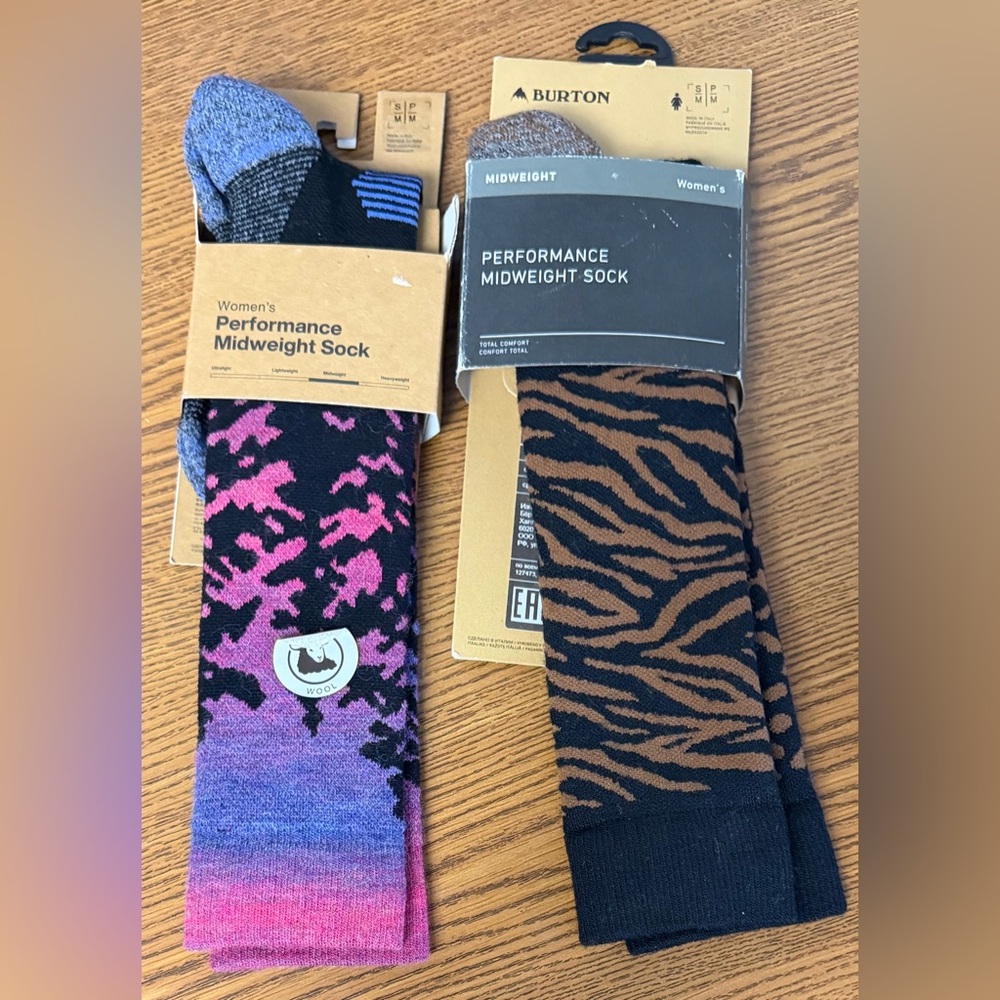 NWT Burton Women’s Performance Midweight Snowboard Socks, 2 pair, medium cushion